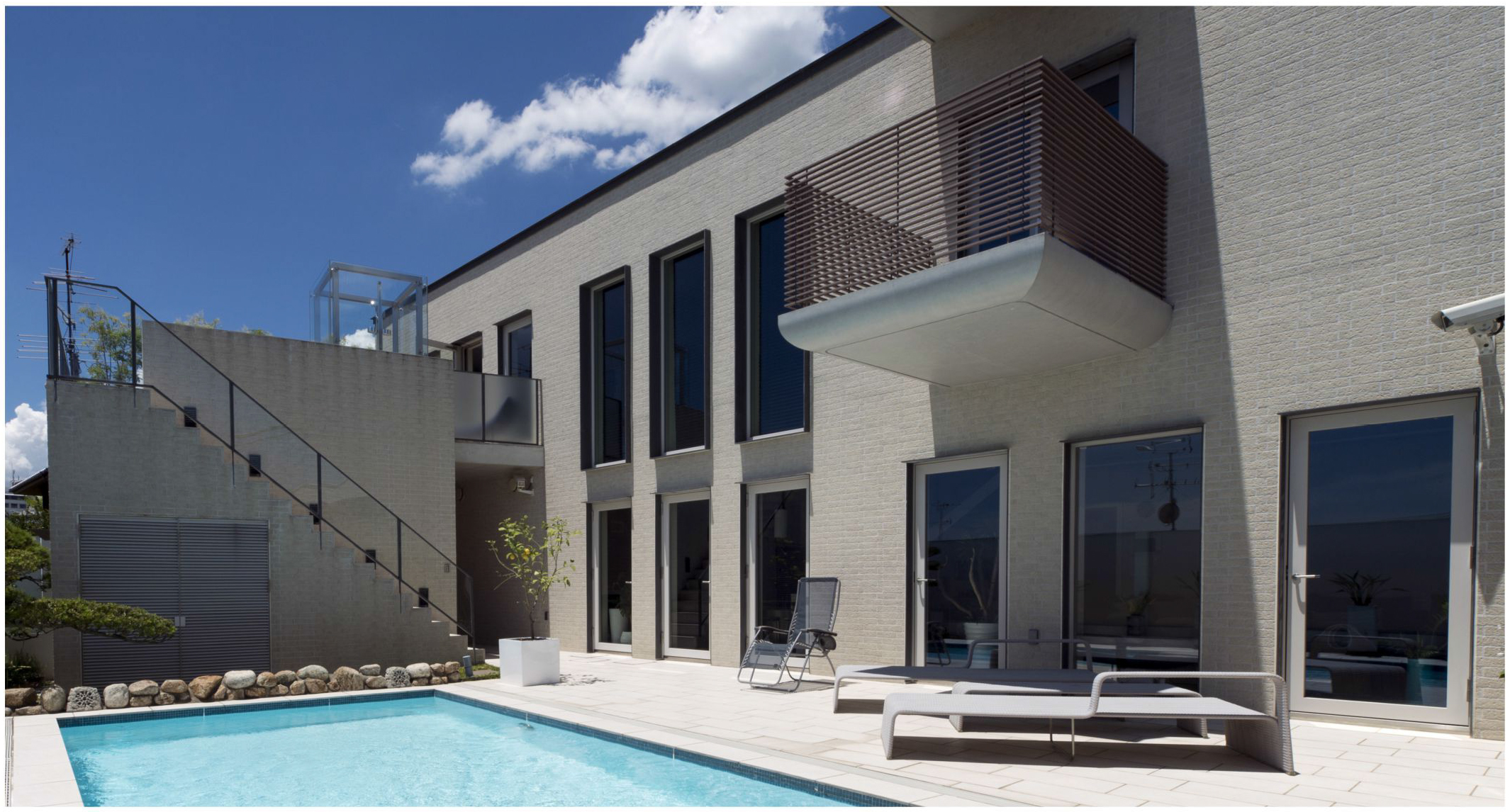 house with aluminum windows