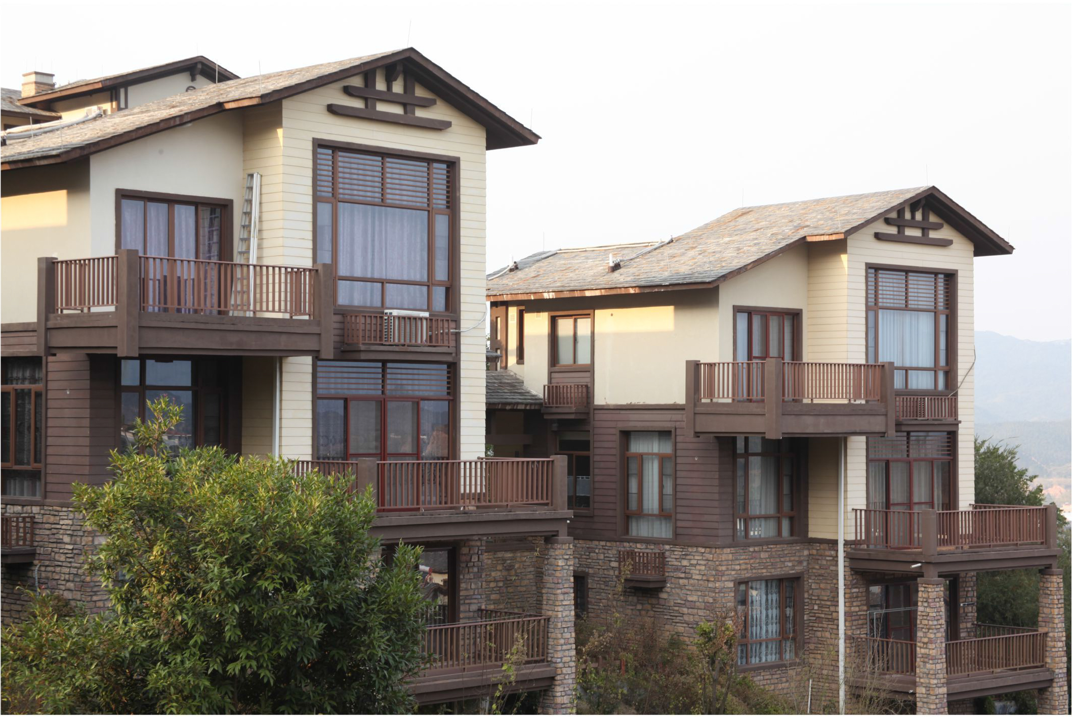 house with aluminum windows